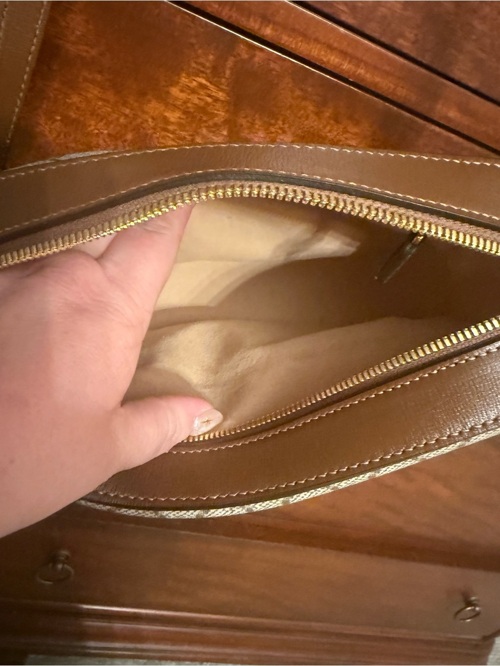 Authentic Gucci Beige GG Canvas Crossbody with Brown Leather & Gold Horsebit - Picture 5 of 8